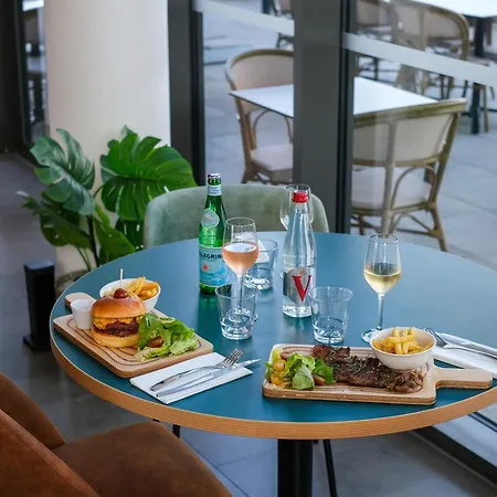 Suites Paris Ouest Colombes Aparthotel 3*