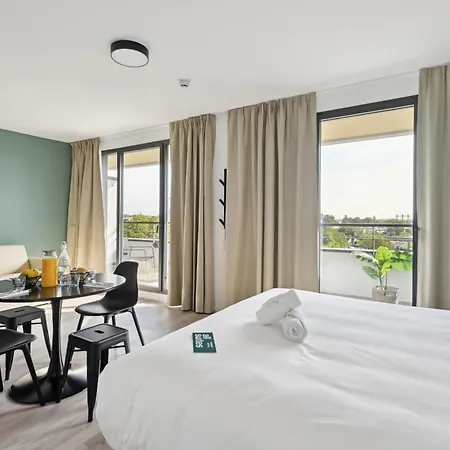Suites Paris Ouest Colombes Aparthotel