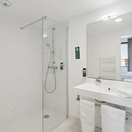 Suites Paris Ouest Colombes Aparthotel