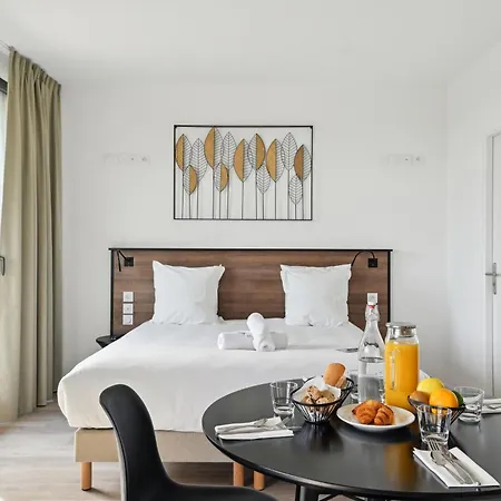 Suites Paris Ouest Colombes 3*
