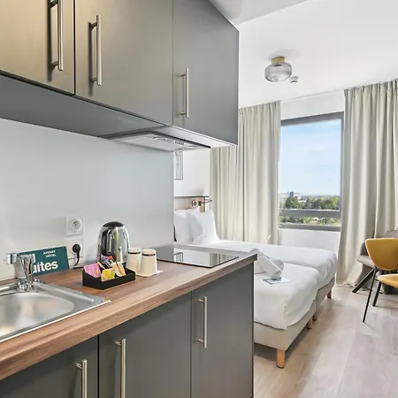 Aparthotel Suites Paris Ouest Colombes 3*