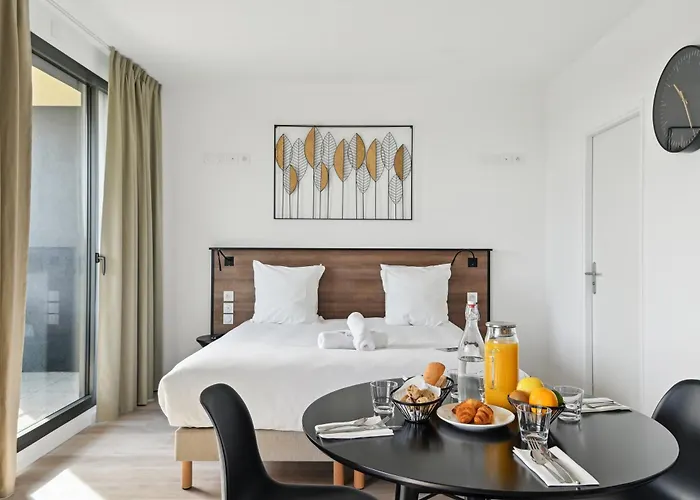 - Paris Ouest - Colombes 3*