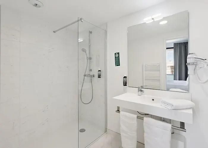- Paris Ouest - Colombes 3*